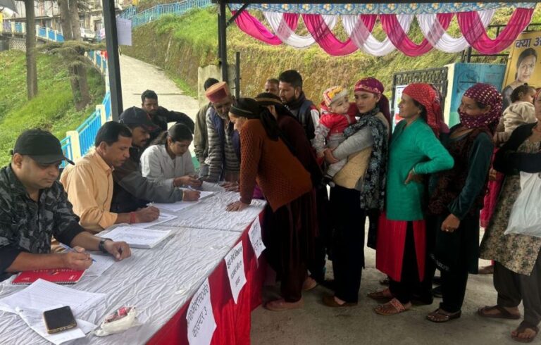 ग्रामीणों के लिए सुभारती अस्पताल का बड़ा कदम: नि:शुल्क शिविर में भारी सहभागिता