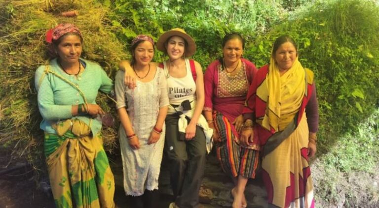 भक्ति में लीन सारा अली खान: रुद्रनाथ मंदिर में आरती के समय छलके भावनाएं