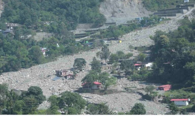 “उत्तराखंड: आपदा फंड का सही उपयोग न करने पर आठ सीईओ के खिलाफ सख्त रुख, मांगा जवाब”