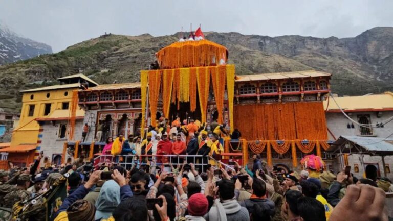 बदरीनाथ धाम के कपाट 25 नवंबर को बंद, चारधाम यात्रा अब 12 दिन अतिरिक्त..