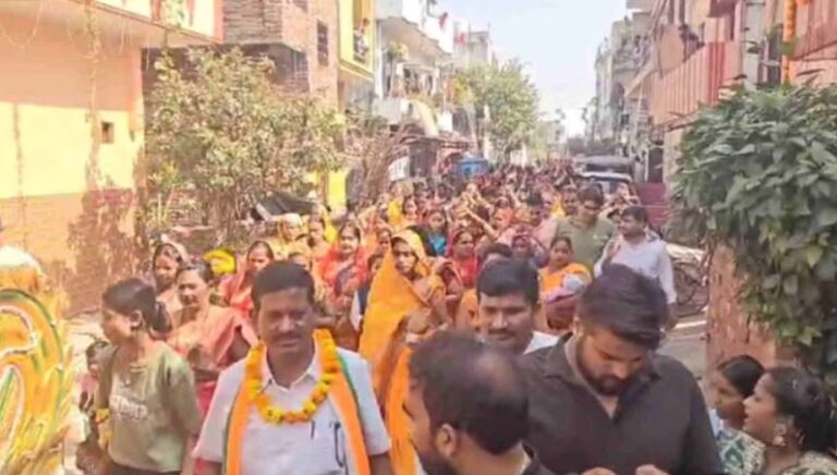 हरिद्वार में छठ महापर्व की आस्था का सैलाब: नहाय-खाय से हुई शुरुआत, महिलाओं ने निकाली भव्य कलश यात्रा