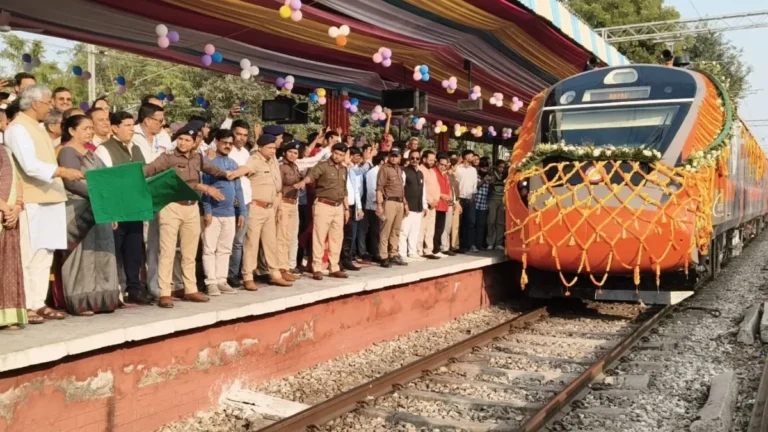 वंदे भारत एक्सप्रेस रुड़की स्टेशन पर पहुंची, नेताओं ने किया शुभारंभ..