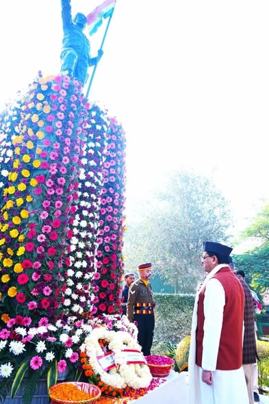 विजय दिवस पर मुख्यमंत्री धामी ने शहीदों को दी श्रद्धांजलि, 1971 युद्ध के वीरों और परिजनों को किया सम्मानित..