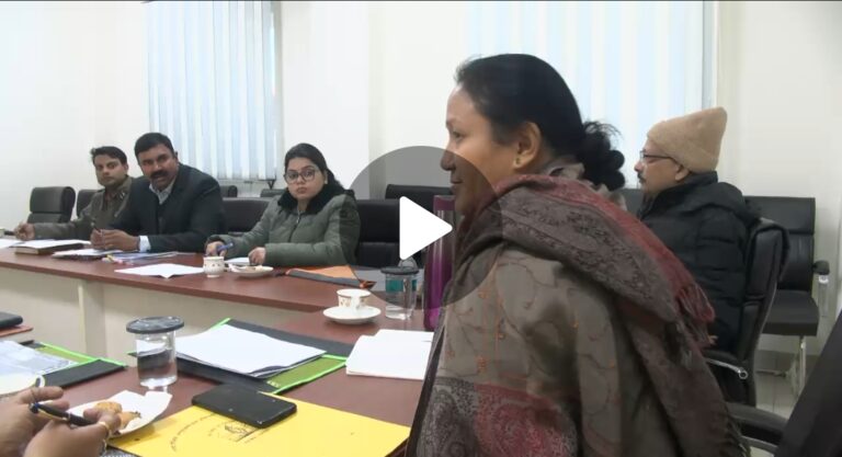 उत्तराखंड के सरकारी स्कूलों में इस बार कक्षा 3 और 6 के पाठ्यक्रमों में बदलाव किया जाएगा।