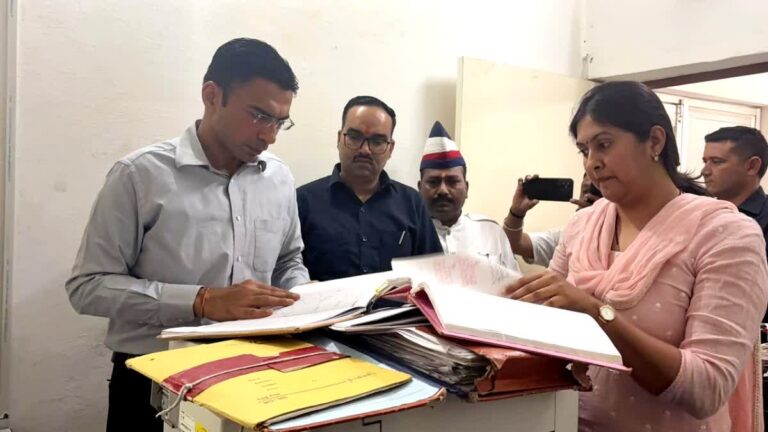 स्टांप चोरी समेत कई खामियां मिलने पर विकासनगर उप निबंधक अपूर्वा सिंह पर गिरी गाज, भेजा निलंबन की संस्तुति