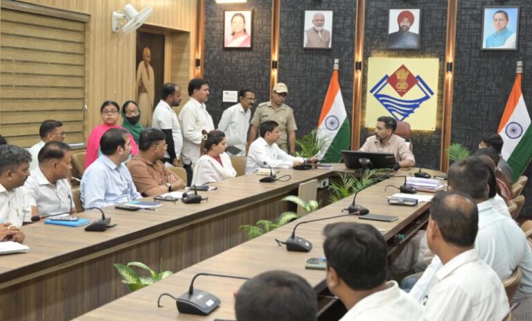 पदभार संभालते ही एक्शन में दिखे डीएम डॉ. आशीष चौहान, जन समस्याओं के त्वरित समाधान पर जोर
