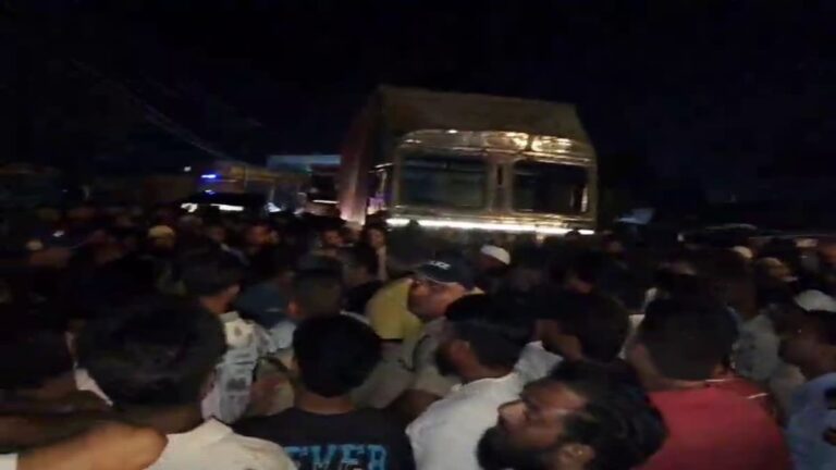 देहरादून में बदमाशों ने वकील की गोली मारकर की हत्या, गुस्साए लोगों ने शव सड़क पर रख किया प्रदर्शन