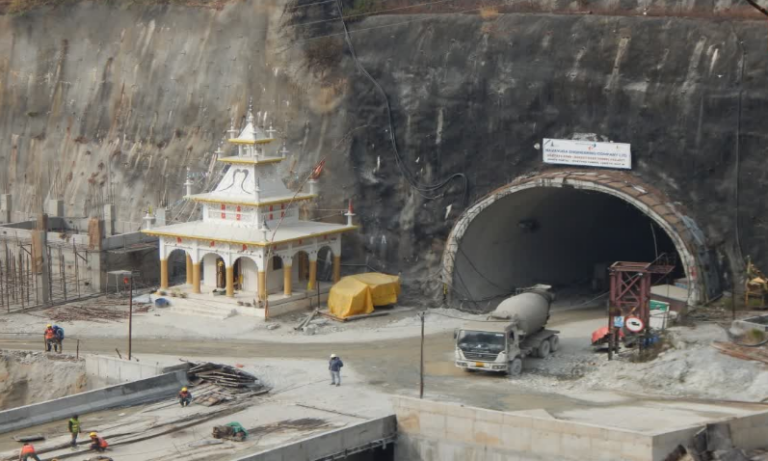 उत्तरकाशी की सिलक्यारा टनल में हादसा, शॉटक्रीट लाइनिंग का हिस्सा गिरने से झारखंड के श्रमिक की मौत